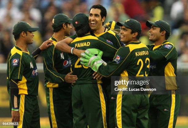 Umar Gul of Pakistan and Pakistan players celebrate a wicket during the Twenty20 international match between Australia and Pakistan at Melbourne...