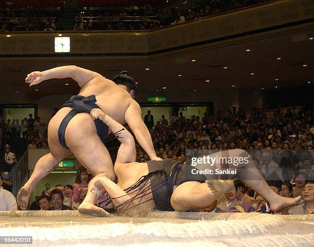 Takanohana throws Asashoryu to win on the day eleven of the Grand Sumo Autumn Tournament at Ryogoku Kokugikan on September 18, 2002 in Tokyo, Japan.