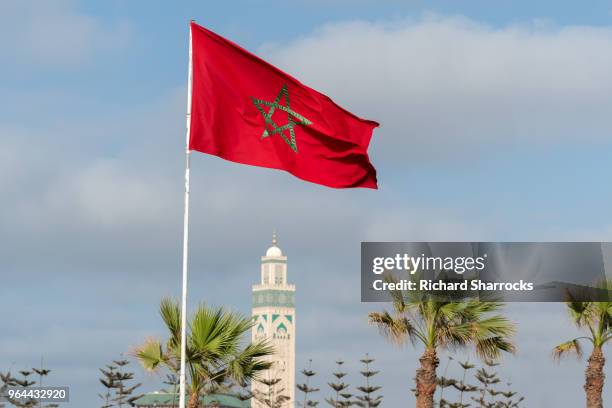 hassan ii mosque and moroccan flags, casablanca, morocco - marruecos fotografías e imágenes de stock