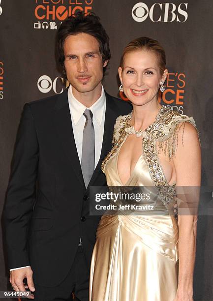 Actress Kelly Rutherford and Anthony Rutherford arrive at the People's Choice Awards 2010 held at Nokia Theatre L.A. Live on January 6, 2010 in Los...