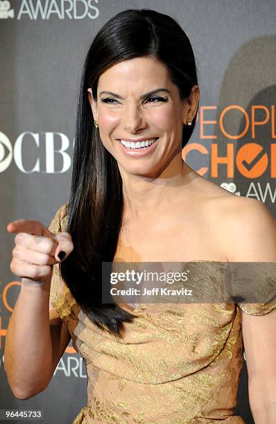Actress Sandra Bullock arrives at the People's Choice Awards 2010 held at Nokia Theatre L.A. Live on January 6, 2010 in Los Angeles, California.