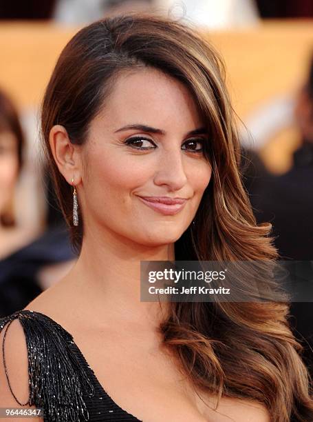 Actress Penelope Cruz arrives to the 16th Annual Screen Actors Gulld Awards held at The Shrine Auditorium on January 23, 2010 in Los Angeles,...