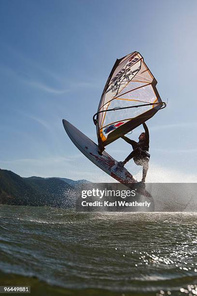 boy windsurfing - hood river valley 個照片及圖片檔