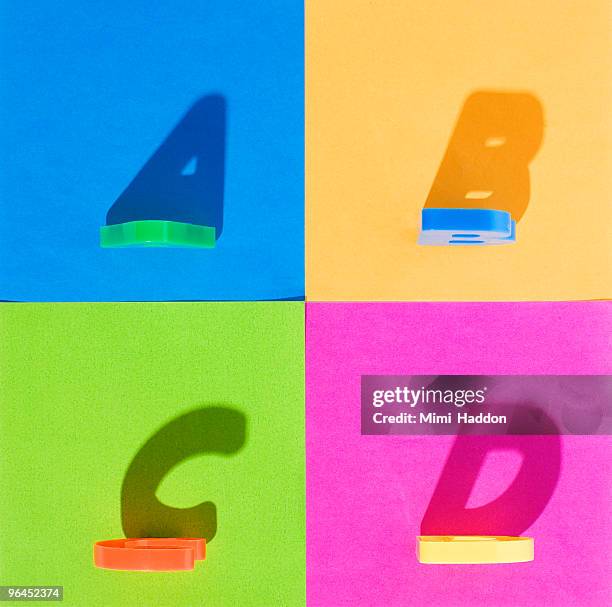 alphabet letters casting strong shadows on paper - letra magnética fotografías e imágenes de stock