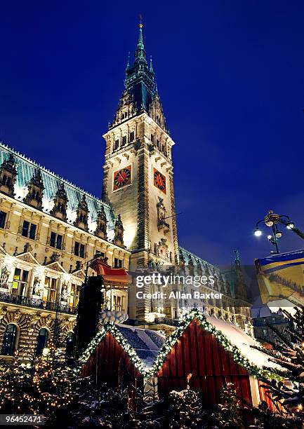 rathaus with christmas stall - bavaria christmas stock pictures, royalty-free photos & images