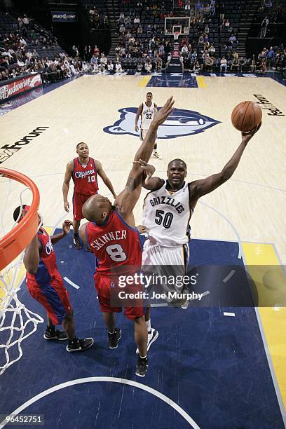 Zach Randolph of the Memphis Grizzlies shoots a layup against Brian Skinner of the Los Angeles Clippers during the game at the FedExForum on January...