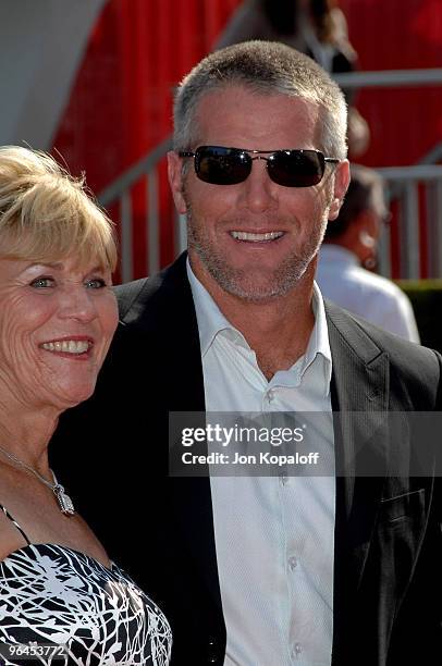 Football Player Brett Favre arrives at the 2008 ESPY Awards held at NOKIA Theatre L.A. LIVE on July 16, 2008 in Los Angeles, California. The 2008...