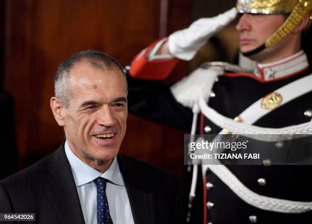 Carlo Cottarelli addresses a press conference at the Qurinale presidential palace on May 31, 2018 in Rome after returning his mandate to form a...