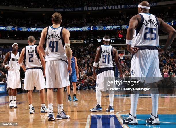 Josh Howard, Jason Kidd, Dirk Nowitzki, Jason Terry, and Erick Dampier of the Dallas Mavericks take a break from the action during the game against...