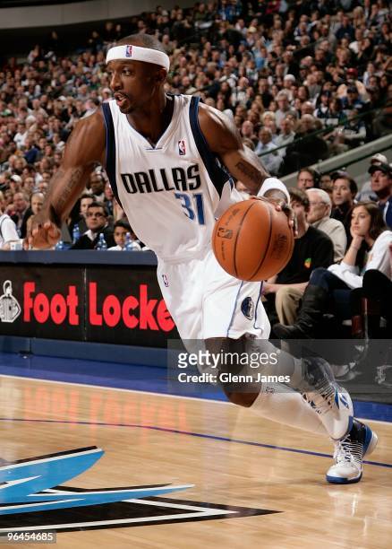 Jason Terry of the Dallas Mavericks drives the ball to the basket during the game against the Oklahoma City Thunder on January 15, 2010 at American...