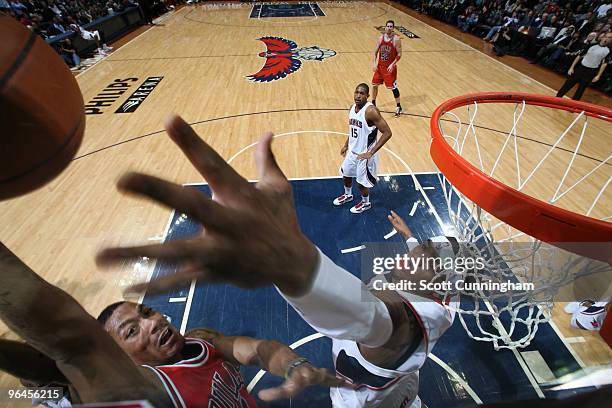 Derrick Rose of the Chicago Bulls dunks against Josh Smith of the Atlanta Hawks on February 5, 2010 at Philips Arena in Atlanta, Georgia. NOTE TO...