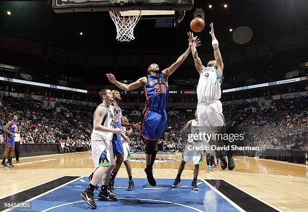 Wayne Ellington of the Minnesota Timberwolves rebounds against Jared Jeffries of the New York Knicks during the game at Target Center on January 31,...