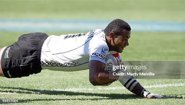 Seremaia Burotu of Fiji scores a try in the Quarter Final Cup match between Fiji and South Africa during day two of the Wellington IRB Sevens at...