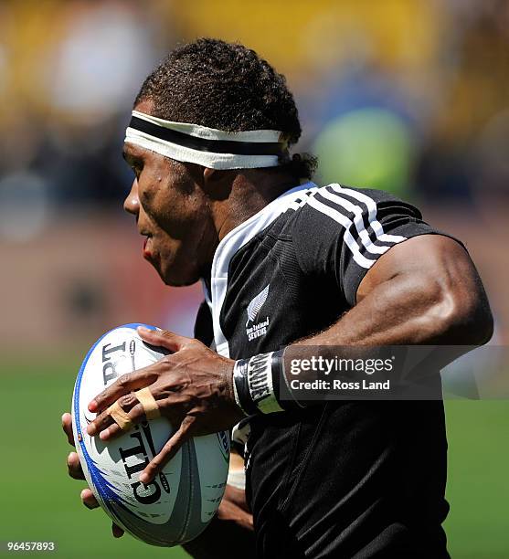 Lote Raikobula of New Zealand carries the ball in the quarter final match between New Zealand and Australia during day two of the Wellington IRB...