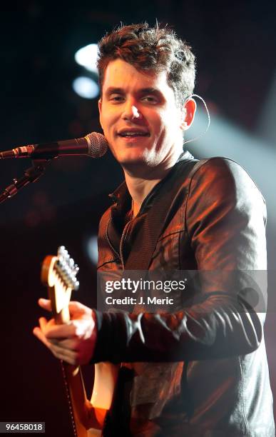 John Mayer performs during a concert at the St. Pete Times Forum on February 5, 2010 in Tampa, Florida.