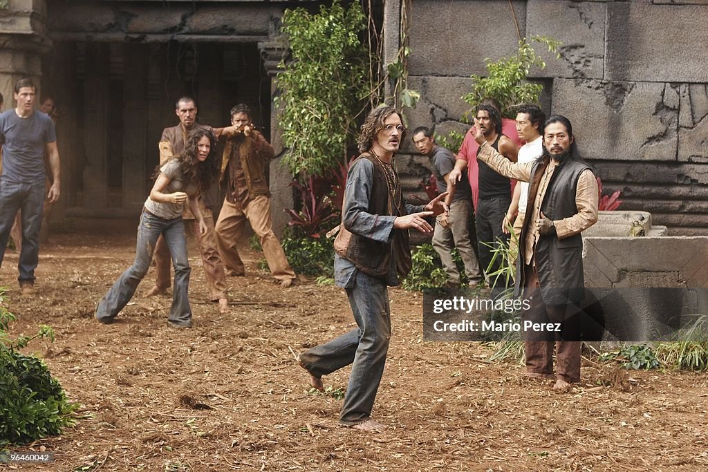 LOST What Kate Does Kate Finds Herself On The Run While Jack lost-what-kate-does-kate-finds-herself-on-the-run-while-jack
