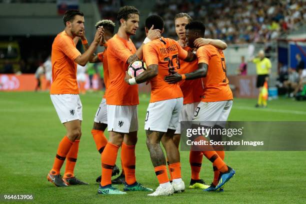 Quincy Promes of Holland celebrates 1-1 with Kevin Strootman of Holland, Patrick van Aanholt of Holland, Daryl Janmaat of Holland, Memphis Depay of...