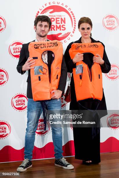 Raul Arevalo and Melina Matthews attend a dinner to benefit the Spanish humanitarian NGO Proactiva Open Arms at the Retiro Park on May 31, 2018 in...