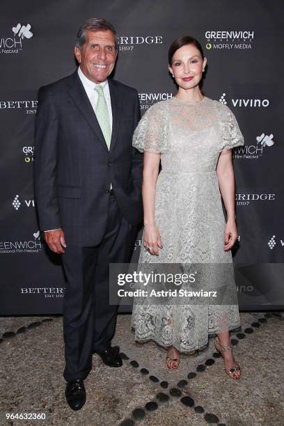 Changemaker award recipients Duncan Edwards and Ashley Judd attend the Changemaker Gala at L'Escale Restaurant during the 2018 Greenwich...