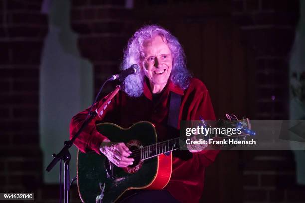 Donovan Leitch Performance Photos and Premium High Res Pictures - Getty ...