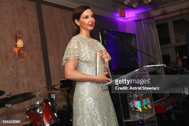 Ashley Judd accepts the 2018 Changemaker Award onstage during the Changemaker Gala at L'Escale Restaurant during the 2018 Greenwich International...
