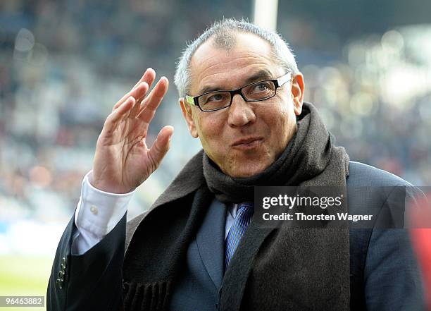 Head coach Felix Magath of Schalke looks on in prior to the Bundesliga match between SC Freiburg and FC Schalke 04 at Badenova Stadium on February 6,...