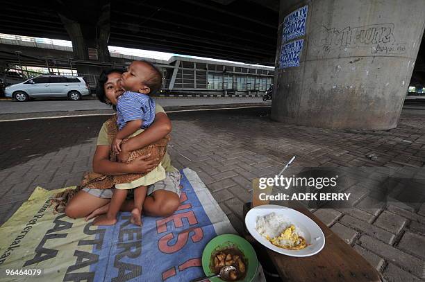 To go with AFP story by Glenda Kwek: INDONESIA-CHILDREN-CRIME-MURDER-POVERTY Hudaiva, mother of Arif Abdul Rahman who was mutilated by Baekuni, alias...