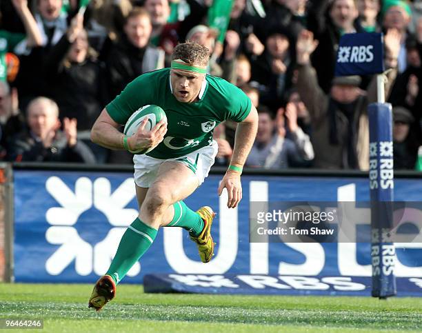 Jamie Heaslip of Ireland scores the opening try during the RBS Six Nations match between Ireland and Italy at Croke Park on February 6, 2010 in...