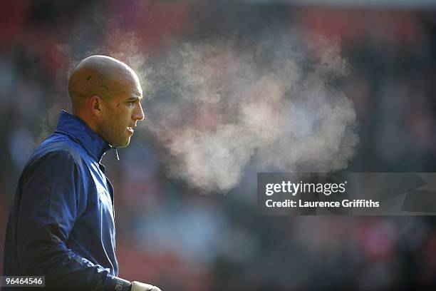 Tim Howard of Everton looks on prior to the Barclays Premier League match between Liverpool and Everton at Anfield on February 6, 2010 in Liverpool,...