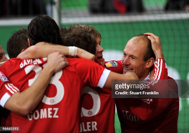 Arjen Robben of Muenchen celebrates scoring the first goal with teamates during the Bundesliga match between Vfl Wolfsburg and FC Bayern Muenchen at...