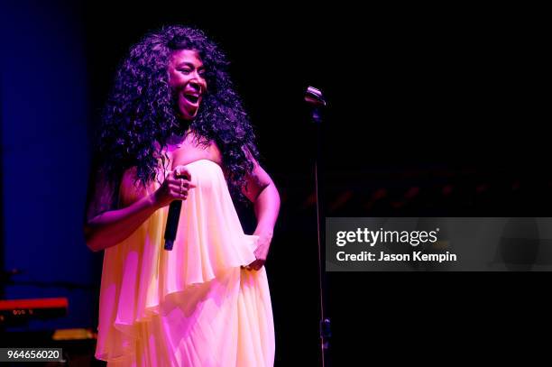 Tweet Singerhouse Tweet (Singer) Photos and Premium High Res Pictures - Getty Images
