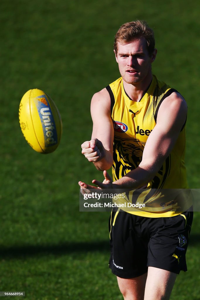Richmond Tigers Training Session & Dreamtime Game Ceremony