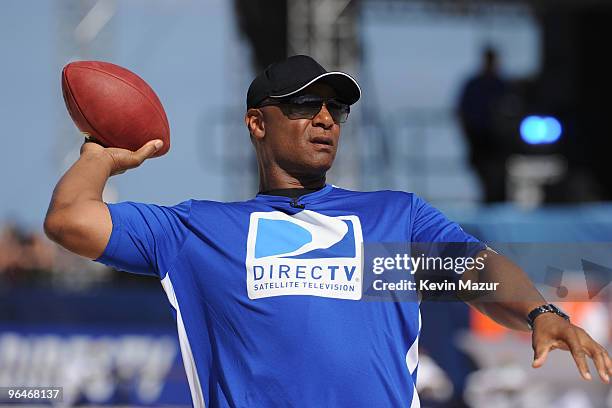 Hall of Famer Warren Moon attends DIRECTV's 4th Annual Celebrity Beach Bowl on February 6, 2010 in Miami Beach, Florida.