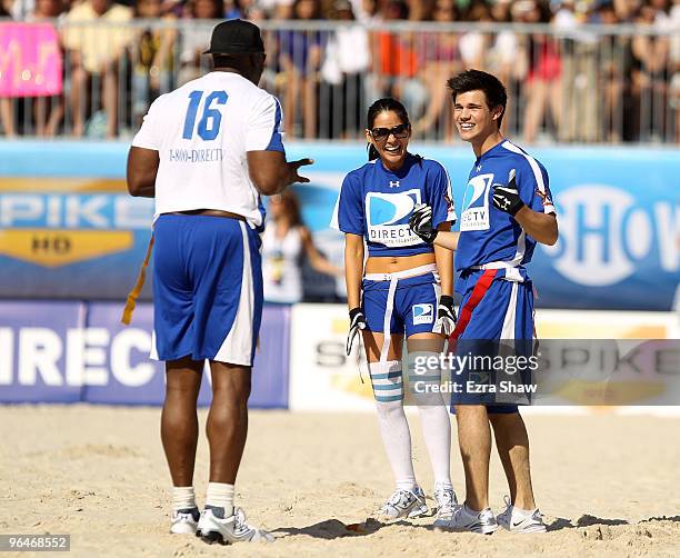Actor Michael Clarke Duncan, actress Olivia Munn and actor Taylor Lautner attend the Fourth Annual DIRECTV Celebrity Beach Bowl at DIRECTV Celebrity...