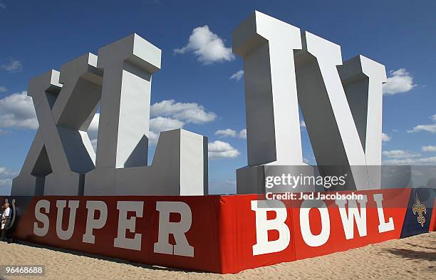 Giant Super Bowl sign sits on Fort Lauderdale Beach on February 6, 2010 in Fort Lauderdale, Florida. Super Bowl XLIV between the Indianapolis Colts...