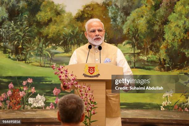 Indian Prime Minister Narendra Modi speaks as Singapore Prime Minister, Lee Hsien Loong looks on during an official lunch function hosted by...