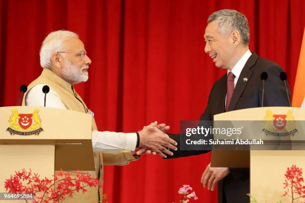 Indian Prime Minister Narendra Modi and Singapore Prime Minister, Lee Hsien Loong shake hands at the end of the joint press conference at the Istana...