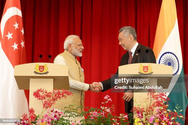 Indian Prime Minister Narendra Modi and Singapore Prime Minister, Lee Hsien Loong shake hands at the end of the joint press conference at the Istana...