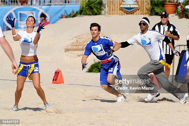 Jessica Szohr, Taylor Lautner and Marlon Wayans play at the Fourth Annual DIRECTV Celebrity Beach Bowl at DIRECTV Celebrity Beach Bowl Stadium: South...