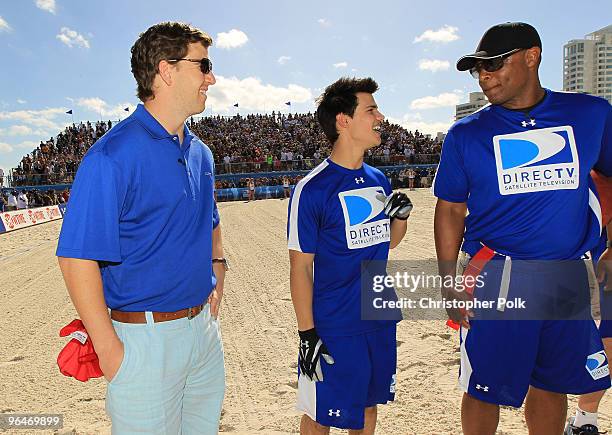 Eli Manning of the NY Giants coaches actors Taylor Lautner and Michael Clarke Duncan at DIRECTV's 4th Annual Celebrity Beach Bowl on February 6, 2010...