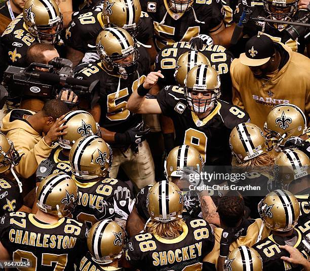 Quarterback Drew Brees of the New Orleans Saints addresses his teammates prior to playing against the Minnesota Vikings during the NFC Championship...