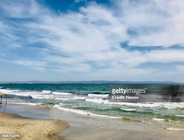 scenic view of beach against sky - pomorie fotografías e imágenes de stock