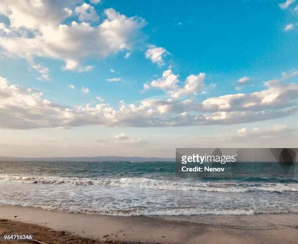 scenic view of beach against sky - pomorie fotografías e imágenes de stock