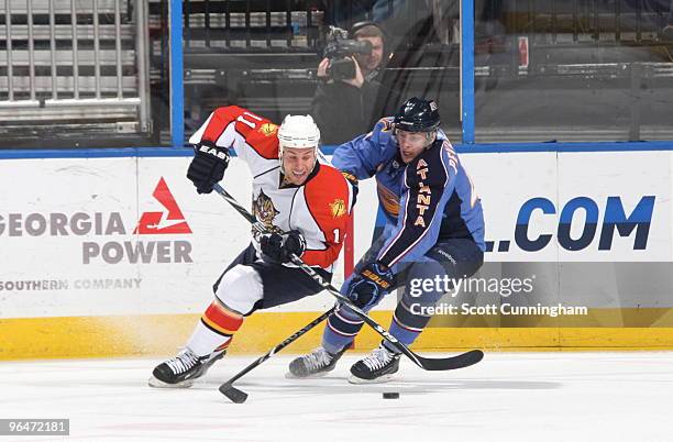 Rich Peverley of the Atlanta Thrashers battles Gregory Campbell of the Florida Panthers for the puck at Philips Arena on February 6, 2010 in Atlanta,...