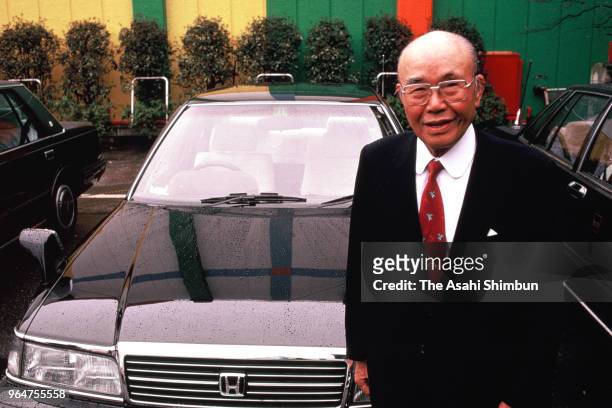 Honda Motor Co Supreme Advisor Soichiro Honda poses for photographs during the Asahi Shimbun interview on March 31, 1989 in Tokyo, Japan.