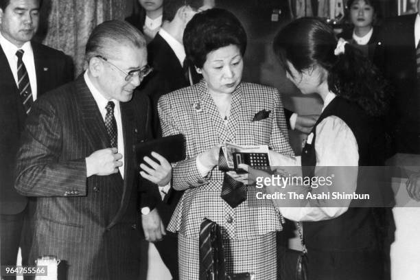 Japanese Prime Minister Noboru Takeshita and his wife Naoko purchase a neck tie on the day of the new consumption tax launch at Mitsukoshi Department...