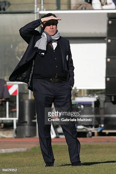 Siena head coach Alberto Malesani gestures during the Serie A match between Siena and Sampdoria at Artemio Franchi - Mps Arena Stadium on February 7,...