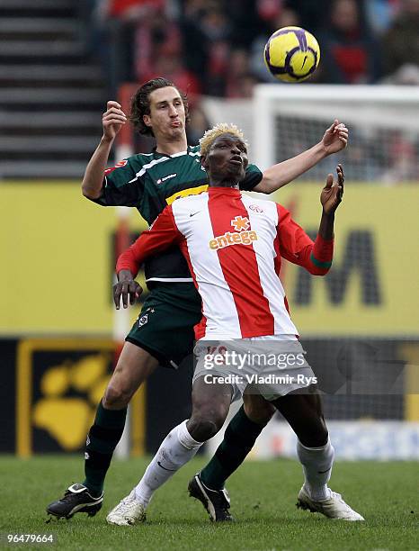 Roel Brouwers of Moenchengladbach and Aristide Bance of Mainz in action during the Bundesliga match between FSV Mainz 05 and Borussia...