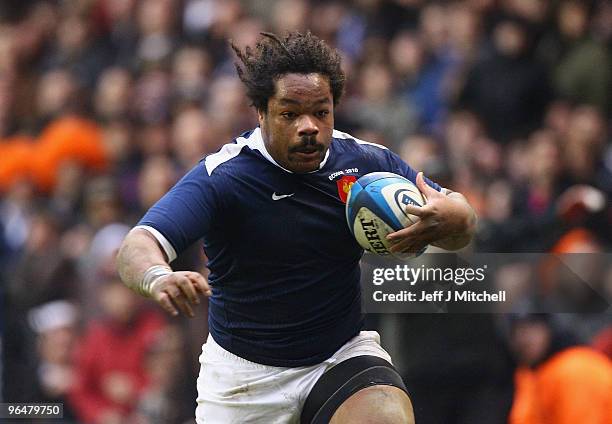 Mathieu Bastareaud of France breaks clear to score his team's second try during the RBS Six Nations Championship match between Scotland and France at...