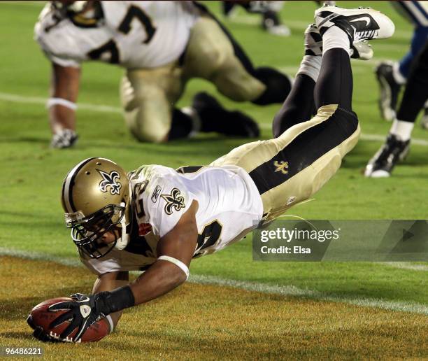 Pierre Thomas of the New Orleans Saints leaps into the end zone to score a touchdown against of the Indianapolis Colts in the third quarter during...